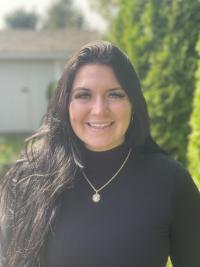 Dani's Headshot