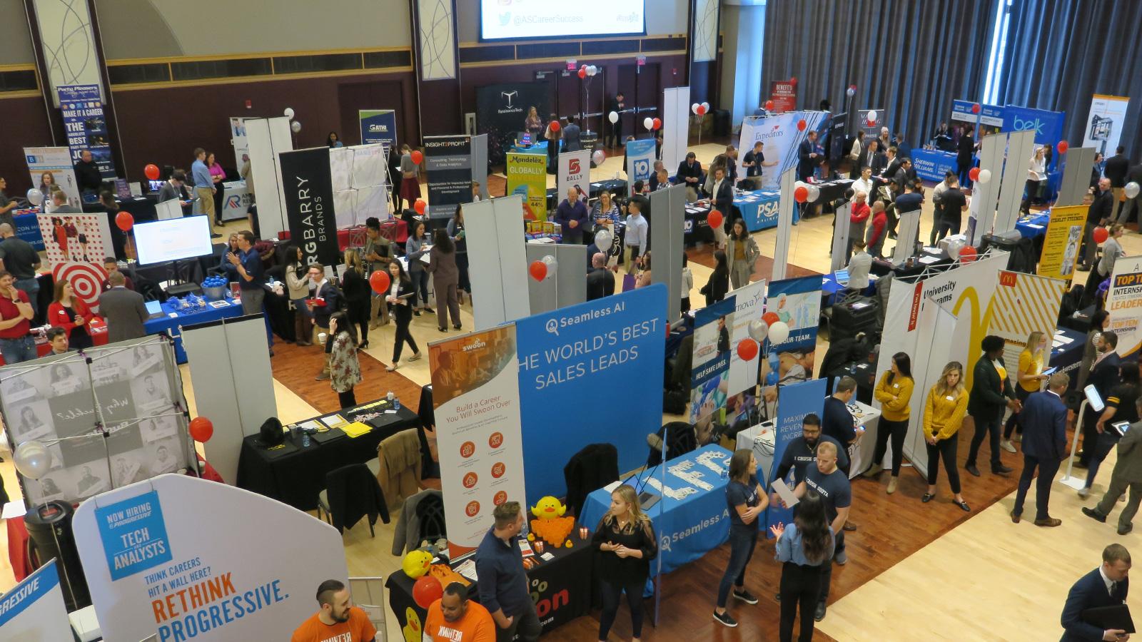 A crowded overhead shot of the Summer Internship and Opportunity Fair